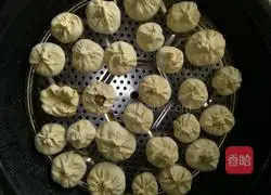 Illustration of how to make pork and radish stuffed buns 4