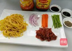 Illustration of how to make stir-fried pasta with black pepper beef tenderloin 1