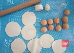 Illustration of how to make orange potato blossom steamed buns 11