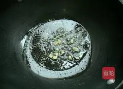 Illustration of how to make fried shredded cabbage pancakes 5