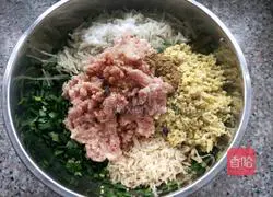 Illustration of how to make steamed stuffed buns stuffed with chives and pork stuffing 7