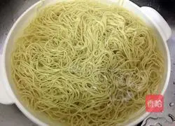 Illustration of how to make noodles with ham and sand tea sauce 5