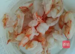 Illustration of how to make stomach-warming seafood pea sprout wontons 8