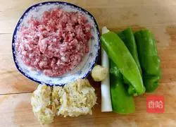 Illustration of how to make lace dumplings (sauerkraut and fresh meat stuffing) 3