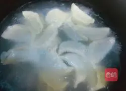 Illustration of how to make spinach and egg dumplings 17