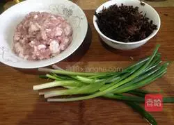 Illustration of how to make plum and vegetable pancakes 1