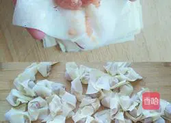 Illustration of how to make mushroom and pork wontons 7