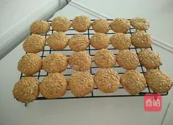 Illustration of how to make melon seed cakes 11