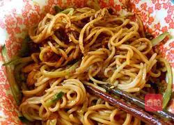 Illustration of how to make spicy noodles 3