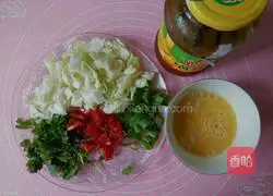 Cabage, eggs, persimmon noodles braised Practice illustration 2