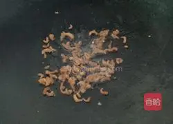 Illustration of how to make green bean sprouts and egg fried rice 6