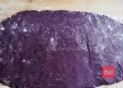 Black rice two-color steamed buns Illustration of how to do it 7