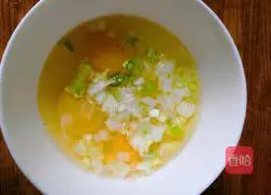 Illustration of how to make tomato and egg fried rice 2