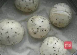 Illustration of how to make black sesame steamed buns 10