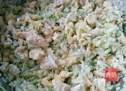 Illustration of how to make cucumber and egg vegetarian dumplings 12