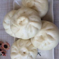 Kohlrabi steamed stuffed buns with oil