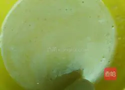 Illustration of how to make egg pancakes rolled with ham 3