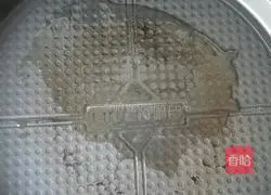 Illustration of how to make ham and egg pancakes 5