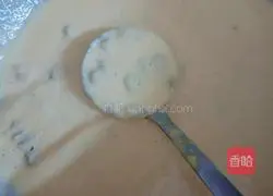 Illustration of how to make raisin waffles 6