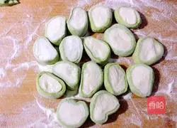 Illustration of how to make jade cabbage dumplings 7