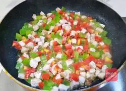 Illustration of how to make fried rice with lettuce, carrot and diced meat 9