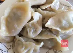 Illustration of how to make green pepper and pork dumplings 5