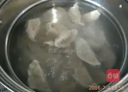 Illustration of making dumplings stuffed with white radish and mutton 13