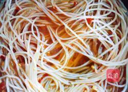 Illustration of how to make garlic rice noodles 4