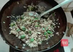 Illustration of how to make green pepper and beef fried rice 10