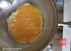 Illustration of how to make egg fried rice 5