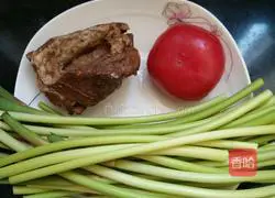 Illustration of how to make bacon fried cakes 1