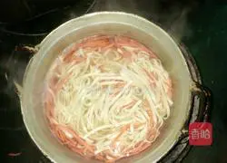 Illustration of how to make noodles with garlic sauce 6