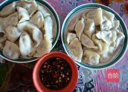 Illustration of how to make celery and pork dumplings 4