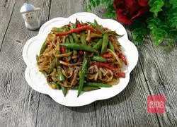 Illustration of how to make fried noodles with beans and shredded pork 9