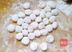 Illustration of how to make pork and kidney bean dumplings 16