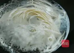 Illustration of how to make beef noodles 2