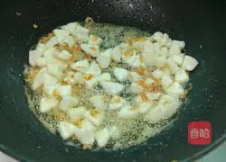 Illustration of how to make carrot fried rice 3