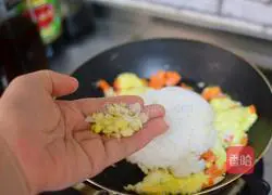 Cucumber Egg Illustration of how to make fried rice 10