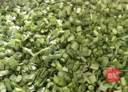 Illustration of how to make leek, cabbage and pork dumplings 4