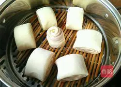 Illustration of how to make chocolate steamed bun rolls 8