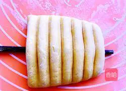 Illustration of how to make pumpkin conch steamed buns 14