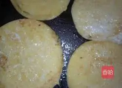 Illustration of how to make golden steamed buns 5