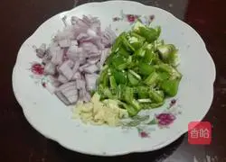 Illustration of how to make green pepper and beef fried rice 4