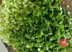 Illustration of how to make three fresh dumplings 4