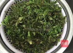 Illustration of how to make shepherd's purse, pork and mustard dumplings 1