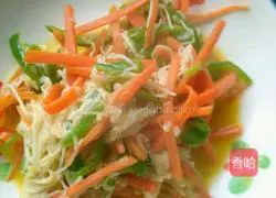 Illustration of how to make seaweed, carrot, green pepper, egg and mushroom sandwich 12