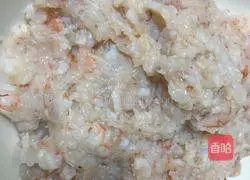 Illustration of how to make leek, egg and shrimp dumpling filling 3