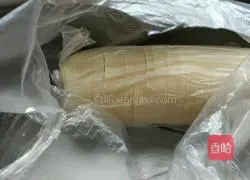 Illustration of how to make cabbage and pork dumplings 6