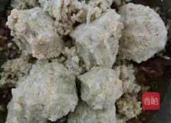 Illustration of how to make pickled cabbage and pork dumplings 4