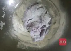 Illustration of how to make steamed buns with purple potato and bean paste filling 10